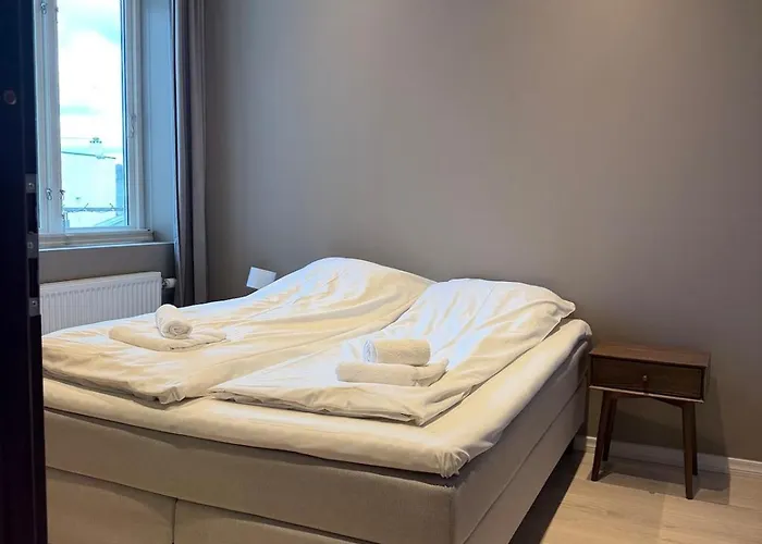 Modern With Private Parking *